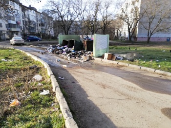 Новости » Общество: Керчане жалуются на бездействие администрации и управляющих компаний во дворах по Еременко