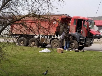 Ты репортер: Грузовики в Керчи нашли себе новое место для стоянки на Ворошилова