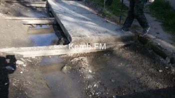 Новости » Общество: На Гудованцева в Керчи  чистили ливневку