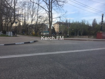 Новости » Общество: Опять двадцать пять: керчане снова жалуются на дорожную разметку около налоговой