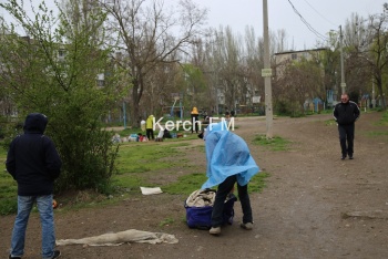 Новости » Общество: В Керчи полиция на «блошином» рынке разгоняла стихийщиков