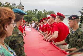 Новости » Культура: Копию знамени Победы сегодня развернут в Керчи