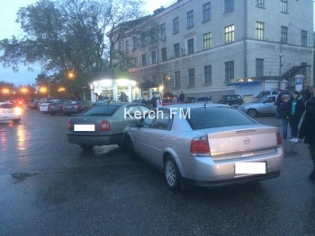 Новости » Криминал и ЧП: Вчера в Керчи столкнулись «SKODA» и «Opel»