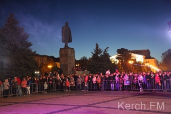 Новости » Общество: В Керчи 9 мая прошел концерт керченских вокалистов и творческих коллективов