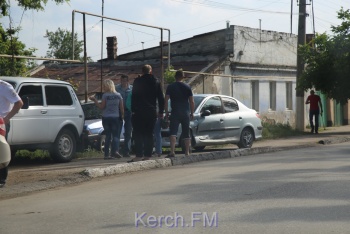 Новости » Криминал и ЧП: На детской больнице по Чкалова утром произошло ДТП