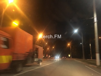 Новости » Общество: В Керчи продолжают наносить дорожную разметку