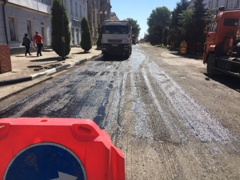 Новости » Общество: Улицу Советскую начали асфальтировать