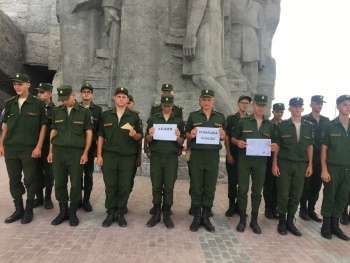 Новости » Общество: В Аджимушкайских каменоломнях прошла  акция «Ромашка памяти»