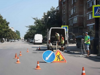 Новости » Общество: На отремонтированном участке ул. Карла Маркса нанесли дорожную разметку