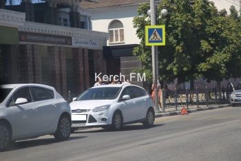 Новости » Криминал и ЧП: На Кирова столкнулись две легковушки