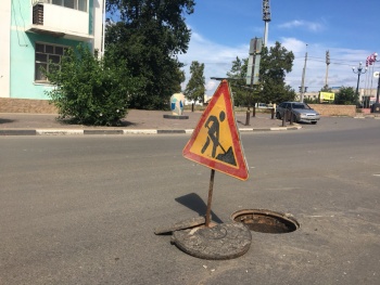 Новости » Общество: Водители, внимательнее: на Самойленко в Керчи  находится открытый люк