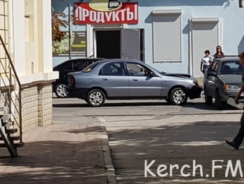 Новости » Криминал и ЧП: В Керчи произошла четвертая авария за сегодняшний день