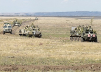 Новости » Общество: Под Керчью опять проходят массовые военные учения