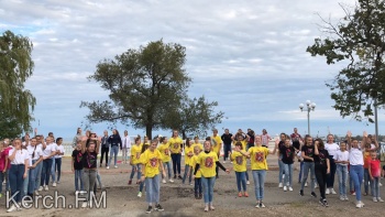 Новости » Общество: Юные керчане провели несколько флешмобов  в Аршинцево