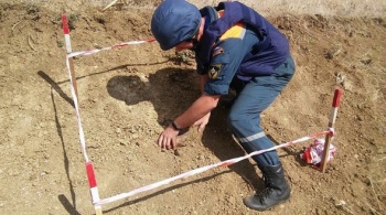 Новости » Общество: Жители Багерово нашли три авиабомбы времен войны