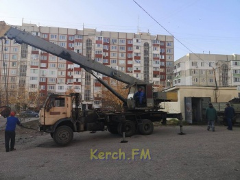 Новости » Общество: Микрорайон в Керчи переводят на более качественную электролинию