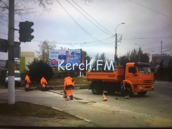 Новости » Общество: На Кирова яму подготовили к асфальтированию