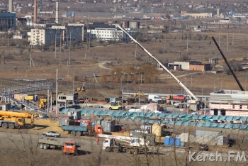 Новости » Общество: На станции «Южная» в Керчи над перронами установили навесы