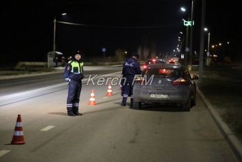 Новости » Общество: На дорогах Керчи проверяют грузовой транспорт