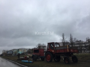 Новости » Общество: В Керчи на Ворошилова проводят ремонт теплотрассы