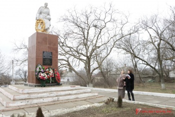 Новости » Общество: Братские могилы в Керчи обещают привести в порядок