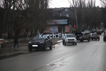 Новости » Общество: В Керчи на Шлагбаумской произошла авария