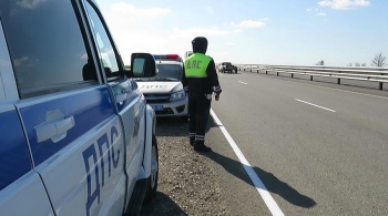 Новости » Общество: Водитель из Краснодара пытался дать взятку сотрудникам ДПС на «Тавриде»