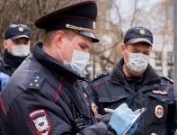 Новости » Криминал и ЧП: Уголовное дело завели на крымчанку, которая напала на полицейского