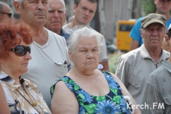 Новости » Общество: Гражданам от 65 лет нужно будет получать пропуски для выхода на улицу в Крыму