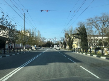 Новости » Общество: В центре Керчи обновили дорожную разметку