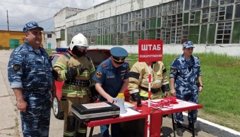 Новости » Общество: На территории колонии в Керчи учились ликвидировать пожар