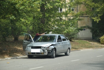 Новости » Криминал и ЧП: В Керчи на Горького произошла авария