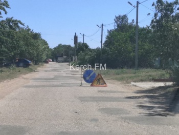 Новости » Общество: В поселке Героевское дорогу подготовили к ямочному ремонту