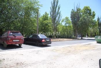 Новости » Общество: В Керчи у здания МФЦ сделали парковку