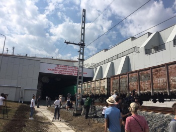 Новости » Общество: В Керчи торжественно запустили грузовое ж/д сообщение по Крымскому мосту