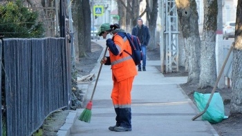 Новости » Общество: Керчи требуется порядка 300 дворников