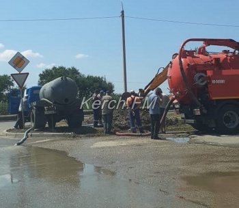 Новости » Коммуналка: Не прошло и недели: на Будённого-Блюхера начали ремонт водовода