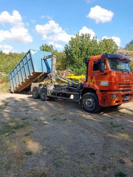 Новости » Общество: Остатки сгоревшего мусора на Кавказской в Керчи убрали