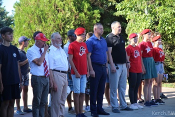 Новости » Общество: В Керчи торжественно встретили участников яхтенного похода