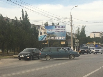 Новости » Криминал и ЧП: Из-за аварии в районе КУОРа остановились троллейбусы