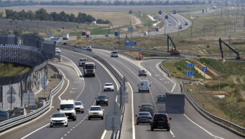 Новости » Общество: В первые сутки по открытой «Тавриде» проехали 30 тыс. автомобилей