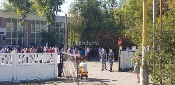 Новости » Общество: В керченской школе №2 прозвенел первый звонок