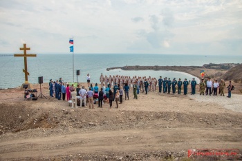 Новости » Общество: В Крепости Керчь наградили спасателей Центра «Лидер» за работы по разминированию