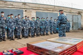 Новости » Общество: В Керчи наградили бойцов ОМОН