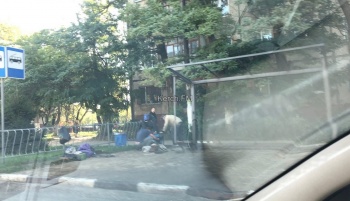 Новости » Общество: Свершилось: в Керчи приступили к установке остановочных павильонов