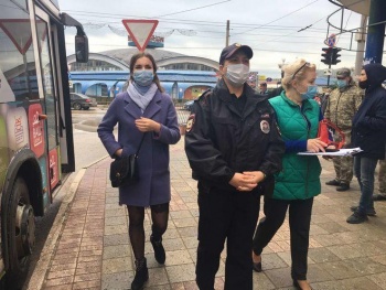 Новости » Общество: В Керчи проверяли соблюдение масочного режима