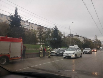 Новости » Криминал и ЧП: На Свердлова произошла авария, пострадали люди (видео)