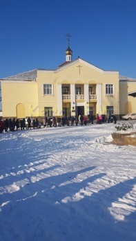 Новости » Общество: В Храме Святителя Луки в Керчи сегодня целый день святят воду