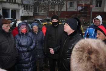 Новости » Общество: Жители дома по Индустриальному снова встретились с властями города