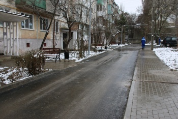 Новости » Общество: Благоустройство еще одного двора в Керчи по Свердлова завершили